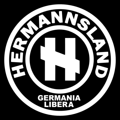 Hermannsland T-Shirt Brustlogo Schwarz